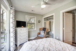 Kitty Hawk Apartment w/ Hot Tub - 1 Mi to Beach!