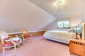 Union Vacation Rental w/ Golf Course Views!