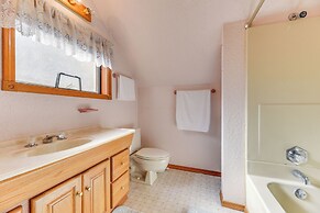 Union Vacation Rental w/ Golf Course Views!