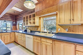 Union Vacation Rental w/ Golf Course Views!