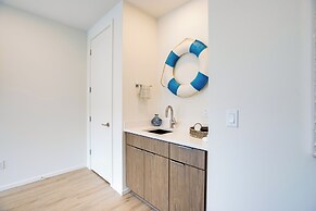 Luxe Seaside Vacation Rental: Walk Downtown!