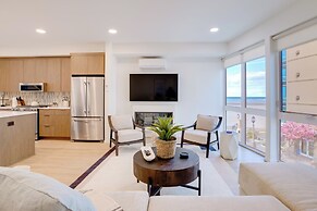 Luxe Seaside Vacation Rental: Walk Downtown!