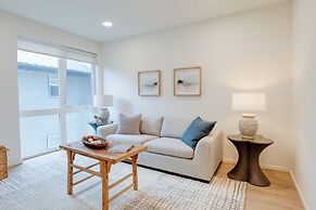 Luxe Seaside Vacation Rental: Walk Downtown!