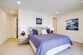 Luxe Seaside Vacation Rental: Walk Downtown!