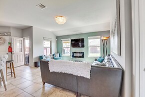 Chic & Relaxing Katy Escape w/ Community Pool!