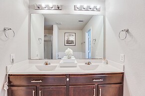 Chic & Relaxing Katy Escape w/ Community Pool!