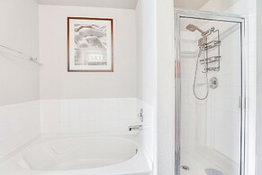Chic & Relaxing Katy Escape w/ Community Pool!
