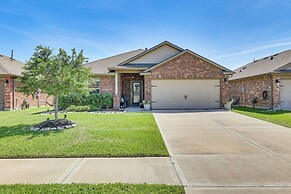 Chic & Relaxing Katy Escape w/ Community Pool!