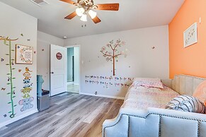 Chic & Relaxing Katy Escape w/ Community Pool!
