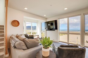 Seaside Vacation Rental: Walk to Beach & Downtown!