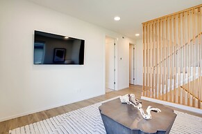 Seaside Vacation Rental: Walk to Beach & Downtown!