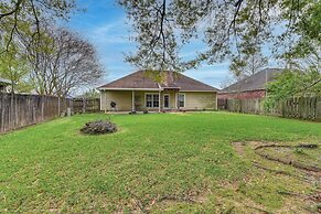 Baton Rouge Retreat w/ Patio, Grill & Fire Pit!