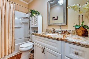 Baton Rouge Retreat w/ Patio, Grill & Fire Pit!