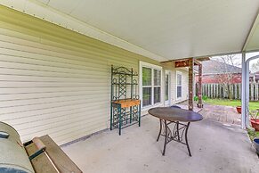 Baton Rouge Retreat w/ Patio, Grill & Fire Pit!