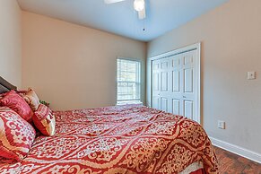 Baton Rouge Retreat w/ Patio, Grill & Fire Pit!