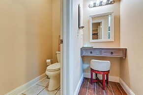 Baton Rouge Retreat w/ Patio, Grill & Fire Pit!