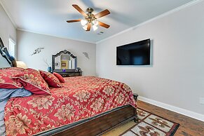 Baton Rouge Retreat w/ Patio, Grill & Fire Pit!