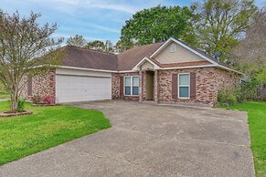 Baton Rouge Retreat w/ Patio, Grill & Fire Pit!