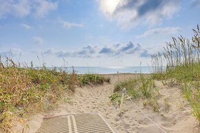 Fort Pierce Condo w/ Screened Porch: Walk to Beach