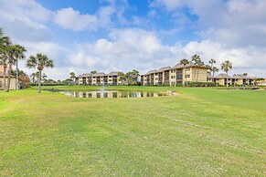 Fort Pierce Condo w/ Screened Porch: Walk to Beach