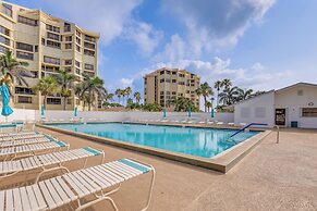 Fort Pierce Condo w/ Screened Porch: Walk to Beach