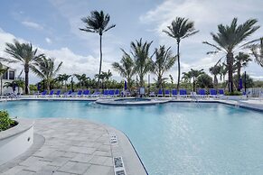 Fort Pierce Condo w/ Screened Porch: Walk to Beach