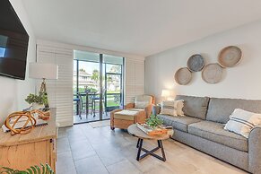 Fort Pierce Condo w/ Screened Porch: Walk to Beach