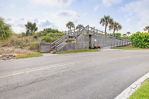 Fort Pierce Condo w/ Screened Porch: Walk to Beach