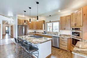 Red Lodge Home w/ Outdoor Kitchen & Fire Table!