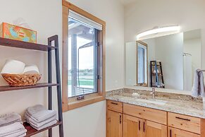 Red Lodge Home w/ Outdoor Kitchen & Fire Table!