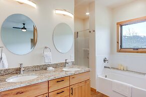 Red Lodge Home w/ Outdoor Kitchen & Fire Table!