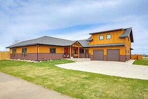 Red Lodge Home w/ Outdoor Kitchen & Fire Table!