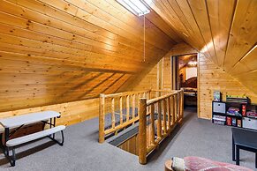 Island Park Cabin Getaway < 24 Mi to Yellowstone!