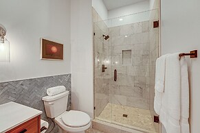 Downtown Grand Haven Condo - Walk to Boardwalk!