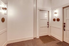 Downtown Grand Haven Condo - Walk to Boardwalk!