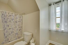 Spacious Countryside Getaway in Lexington w/ Deck!