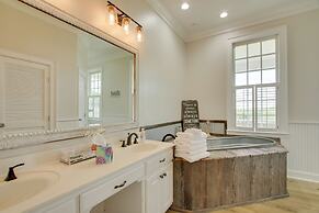 Spacious Countryside Getaway in Lexington w/ Deck!