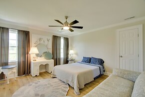 Spacious Countryside Getaway in Lexington w/ Deck!
