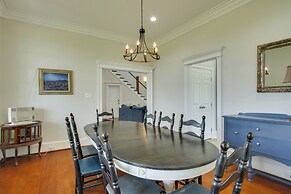 Spacious Countryside Getaway in Lexington w/ Deck!