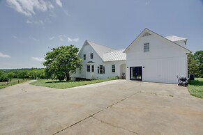 Spacious Countryside Getaway in Lexington w/ Deck!