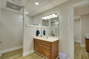 Spacious Countryside Getaway in Lexington w/ Deck!