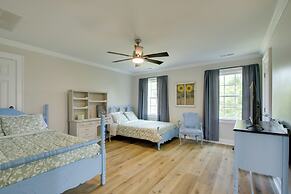 Spacious Countryside Getaway in Lexington w/ Deck!