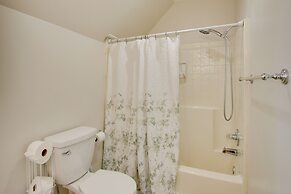 Spacious Countryside Getaway in Lexington w/ Deck!