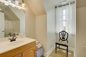 Spacious Countryside Getaway in Lexington w/ Deck!