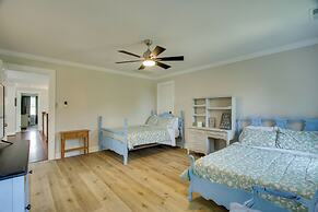 Spacious Countryside Getaway in Lexington w/ Deck!