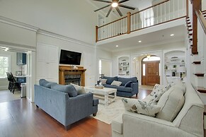 Spacious Countryside Getaway in Lexington w/ Deck!