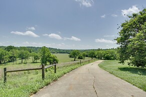 Spacious Countryside Getaway in Lexington w/ Deck!