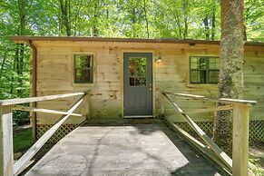 Hot Tub & On-site Trails: Secluded Marion Cabin