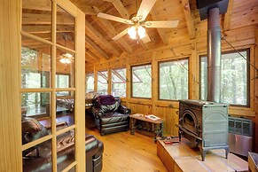 Hot Tub & On-site Trails: Secluded Marion Cabin