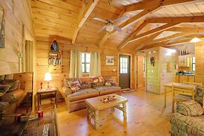 Hot Tub & On-site Trails: Secluded Marion Cabin